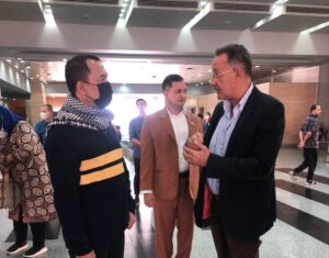 99B884AF 9F9F 4BAB 904E E2879137BC3E