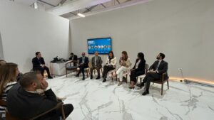 24643353 1628 4966 8FE2 196CC8FB8E3D