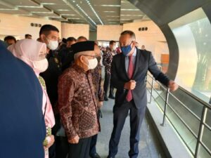 A04C6948 9A46 4166 B8B3 FF9F0FD17D1C