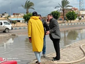 تابع عمرو عبد المجيد رئيس مدينة مرسي مطروح ميدانياً أعمال فرق الطوارئ 1024x766