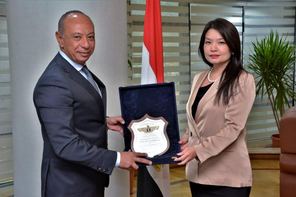 7930DD2E 4C3E 49A2 8995 993B69A0E238