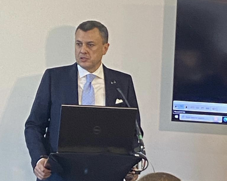 60820C49 DD50 4DCD BA35 2DF94E7B94CD