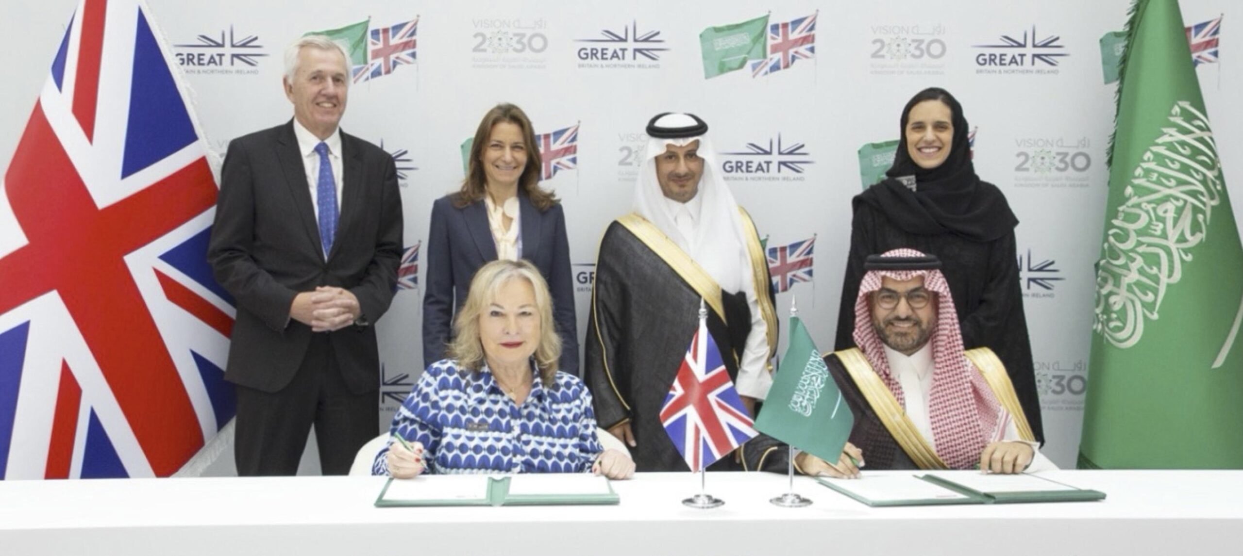 65605A09 A11C 42AA 8307 5B6A91193D33