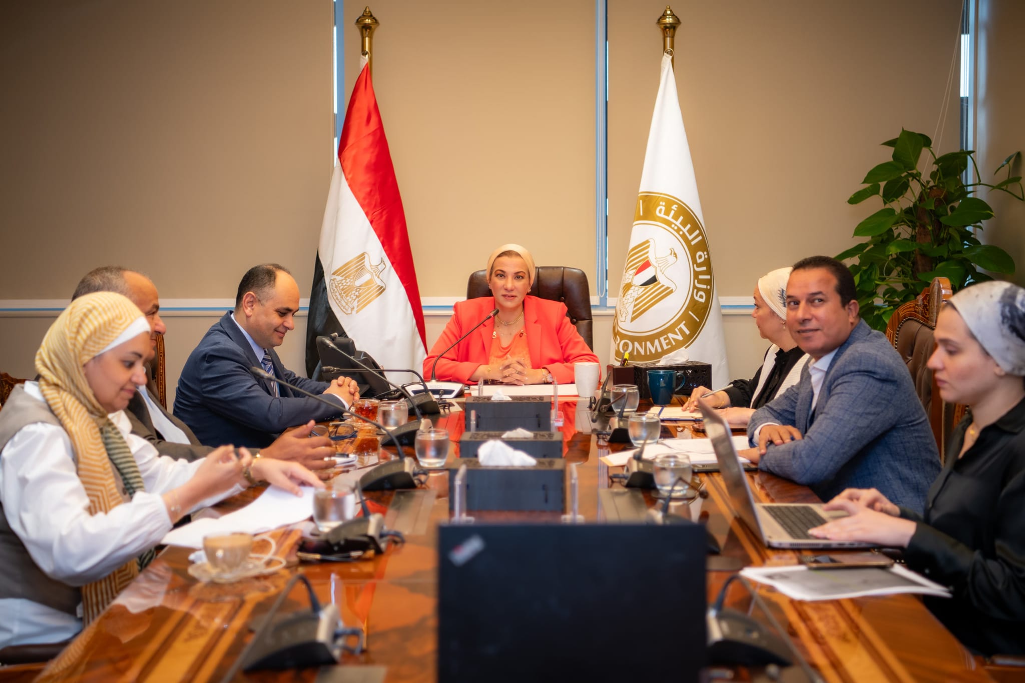 وزيرة البيئة خلال الاجتماع