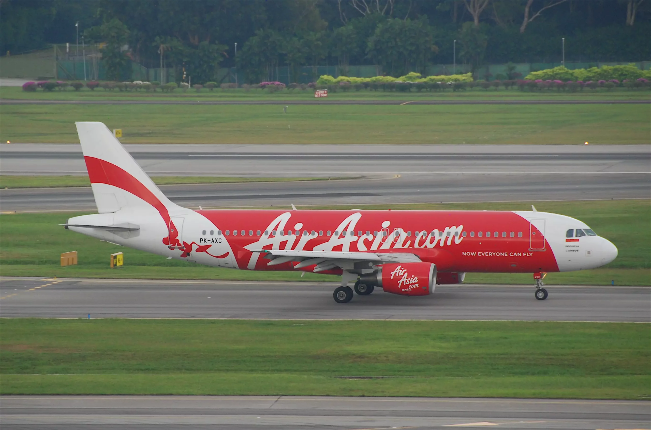 Indonesia AirAsia Airbus A320 216; PK AXC@SIN;07.08.2011 617eo (6068918367)